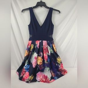 Women's XSCAPE Strapped Blue And Floral Dress Size 6